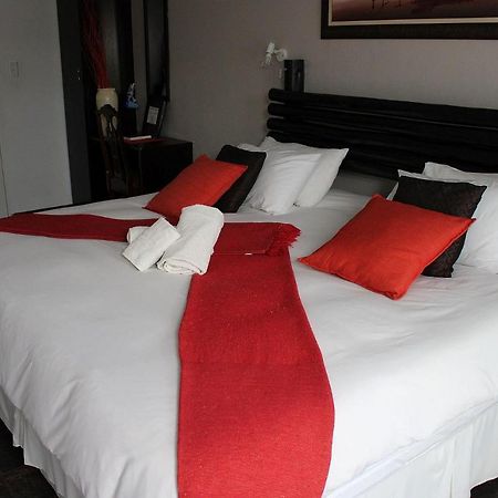 Ukarimu Guest House Klerksdorp Exterior photo