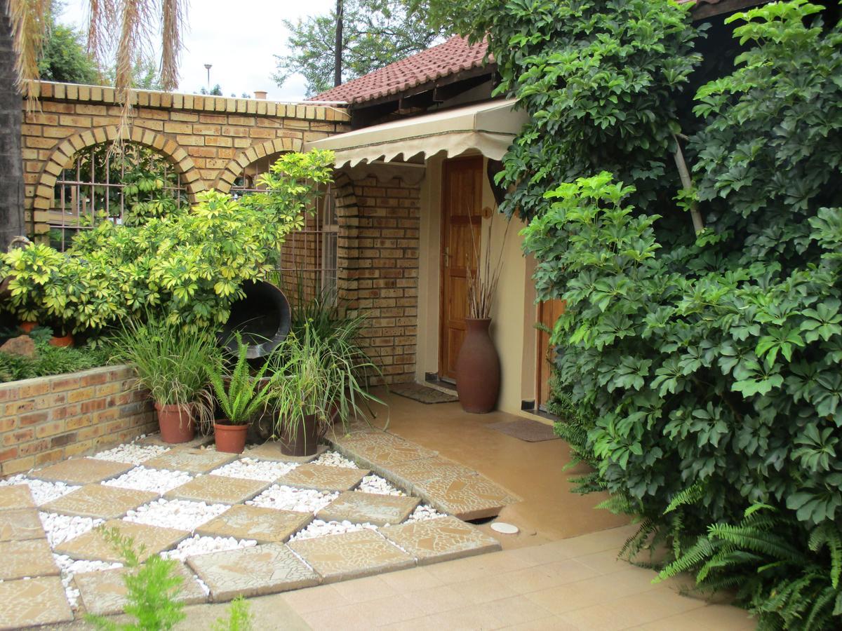 Ukarimu Guest House Klerksdorp Exterior photo