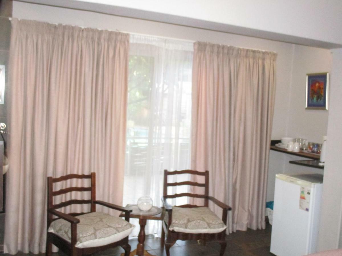 Ukarimu Guest House Klerksdorp Exterior photo