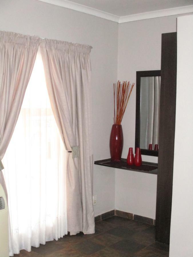 Ukarimu Guest House Klerksdorp Exterior photo