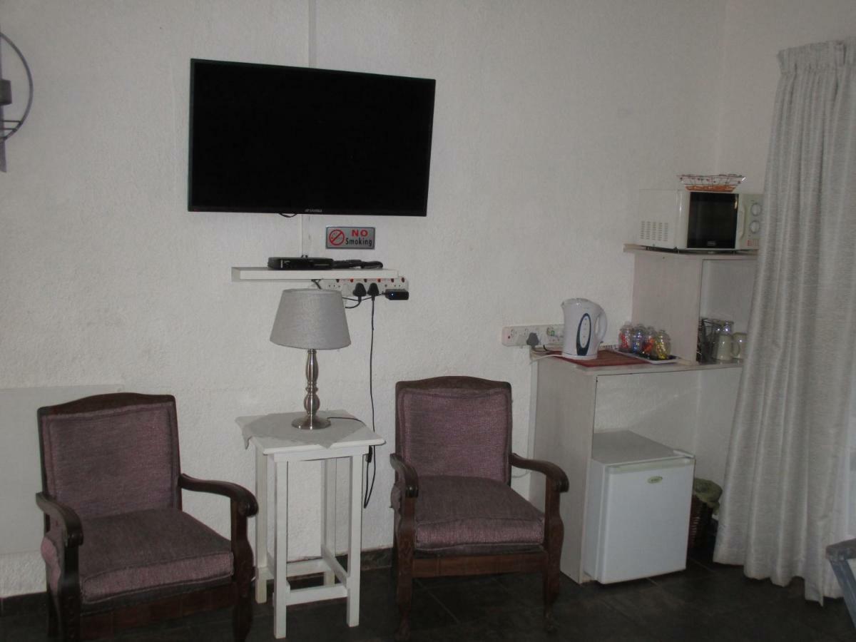 Ukarimu Guest House Klerksdorp Exterior photo