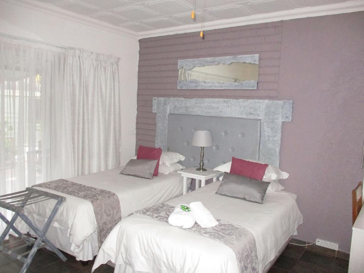 Ukarimu Guest House Klerksdorp Exterior photo