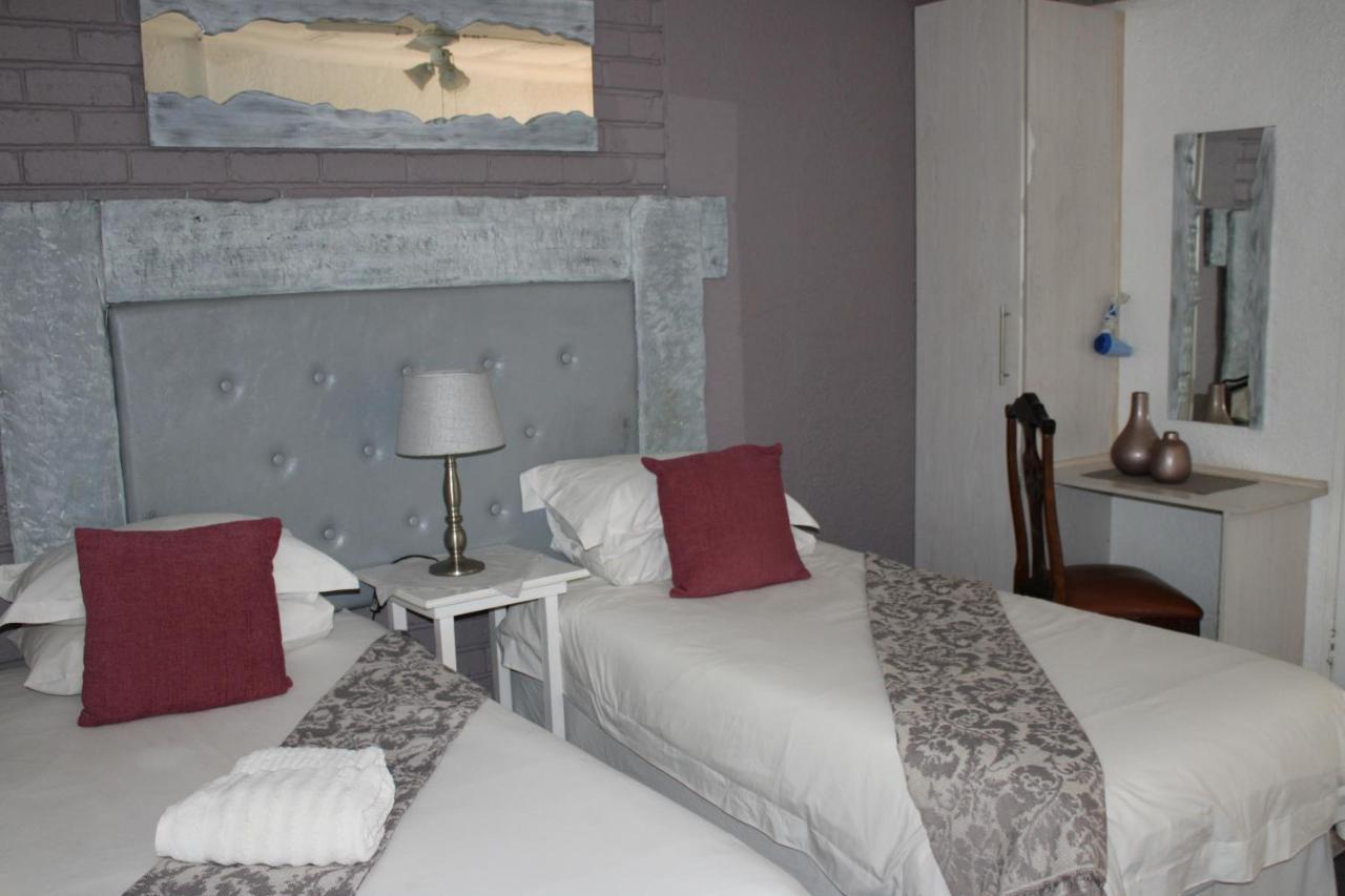 Ukarimu Guest House Klerksdorp Exterior photo